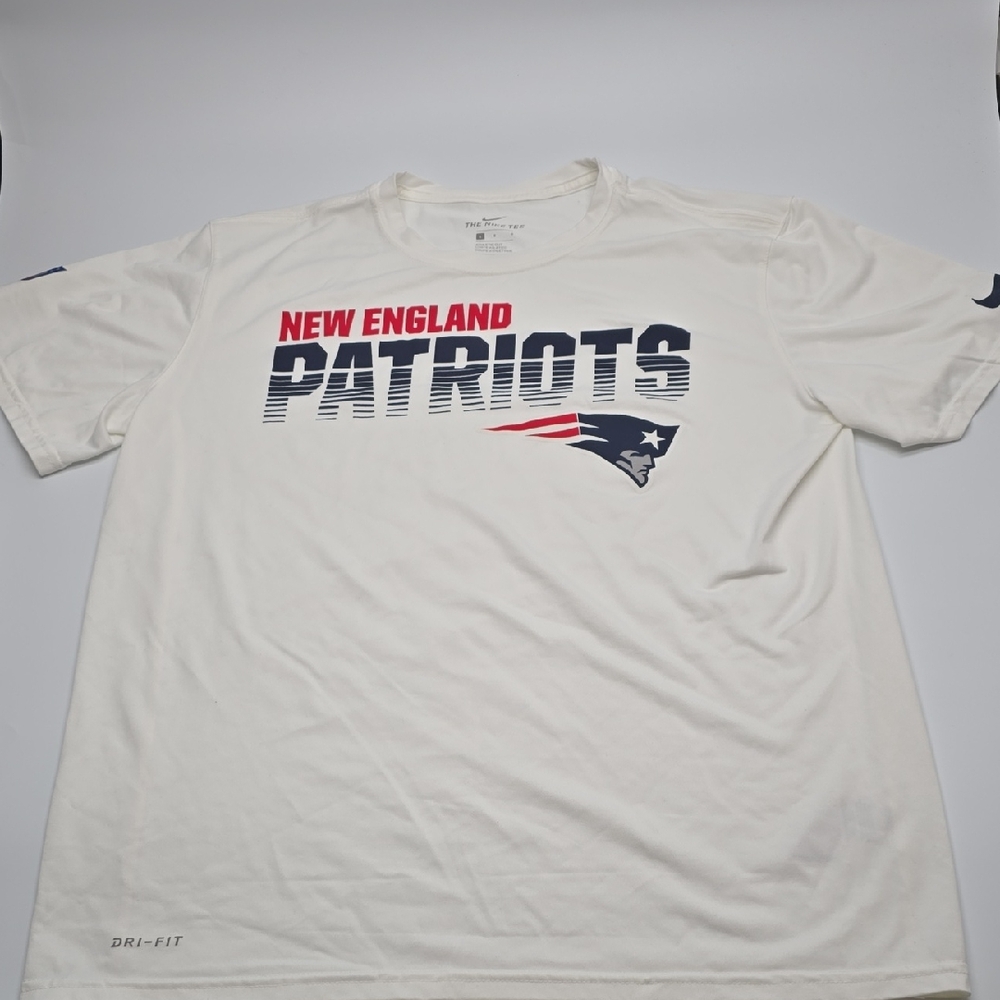 New England Patriots The Nike Tee Athletic Fit Large